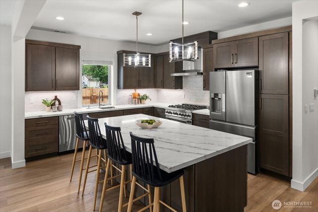 4805 238th Street SW, Mountlake Terrace, WA 98043