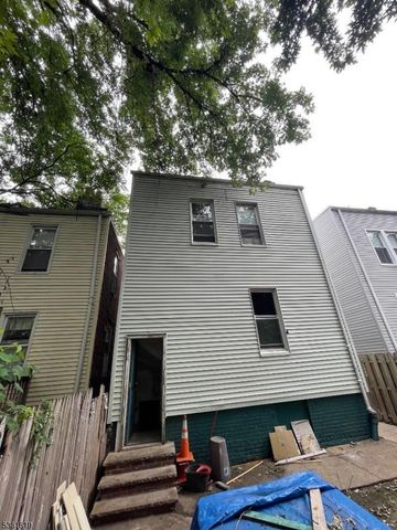 217 Bidwell Ave, Jersey City, NJ 07305