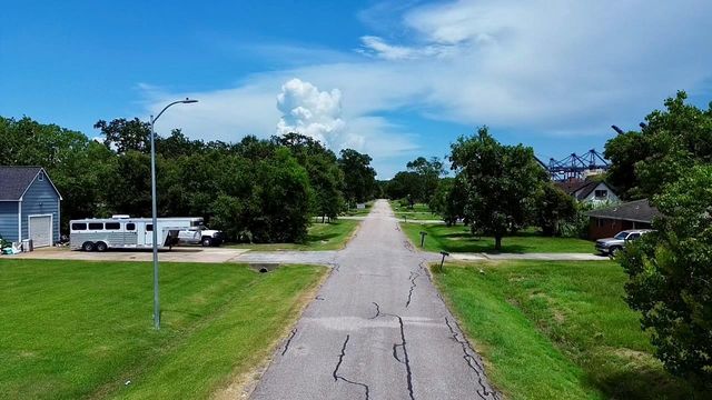510 S Shady Lane, La Porte, TX 77571