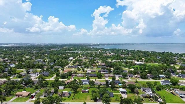 510 S Shady Lane, La Porte, TX 77571