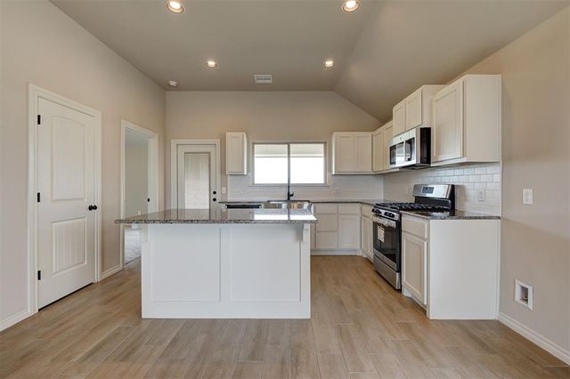 9316 NW 143rd Street, Yukon, OK 73099