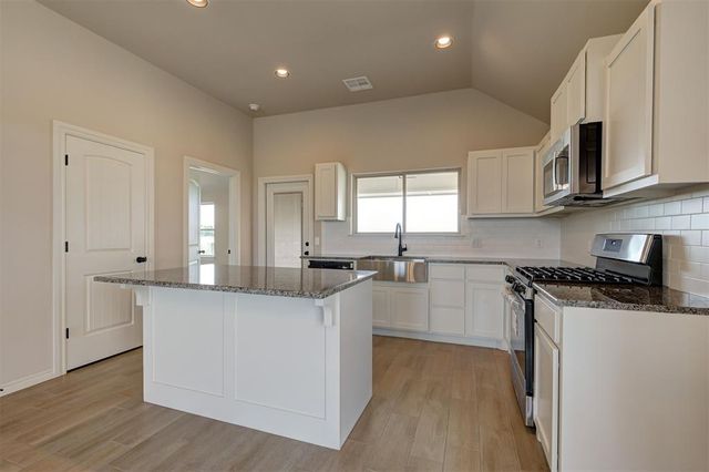 9316 NW 143rd Street, Yukon, OK 73099