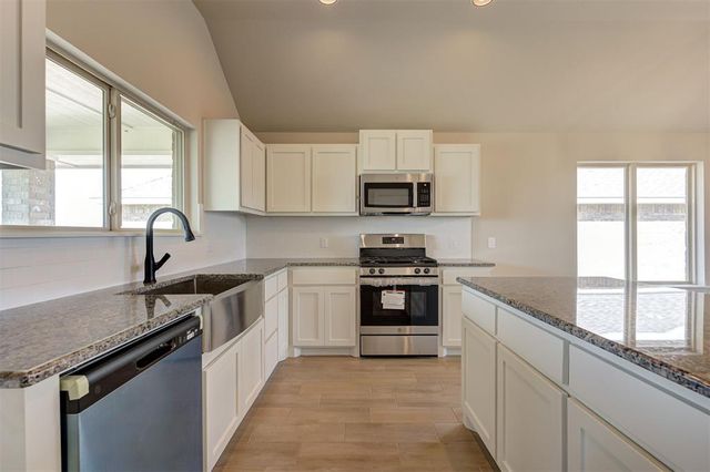 9316 NW 143rd Street, Yukon, OK 73099