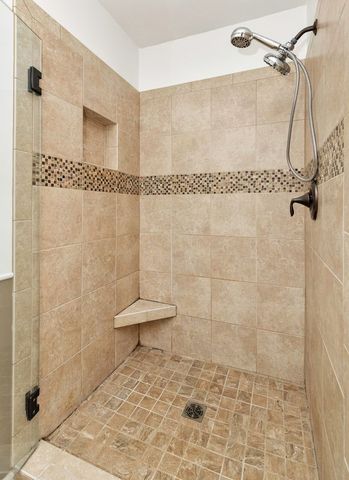 5970 Beechtree Drive, West Des Moines, IA 50266
