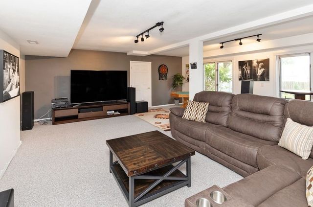 5970 Beechtree Drive, West Des Moines, IA 50266