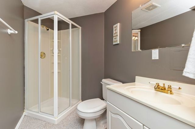5970 Beechtree Drive, West Des Moines, IA 50266