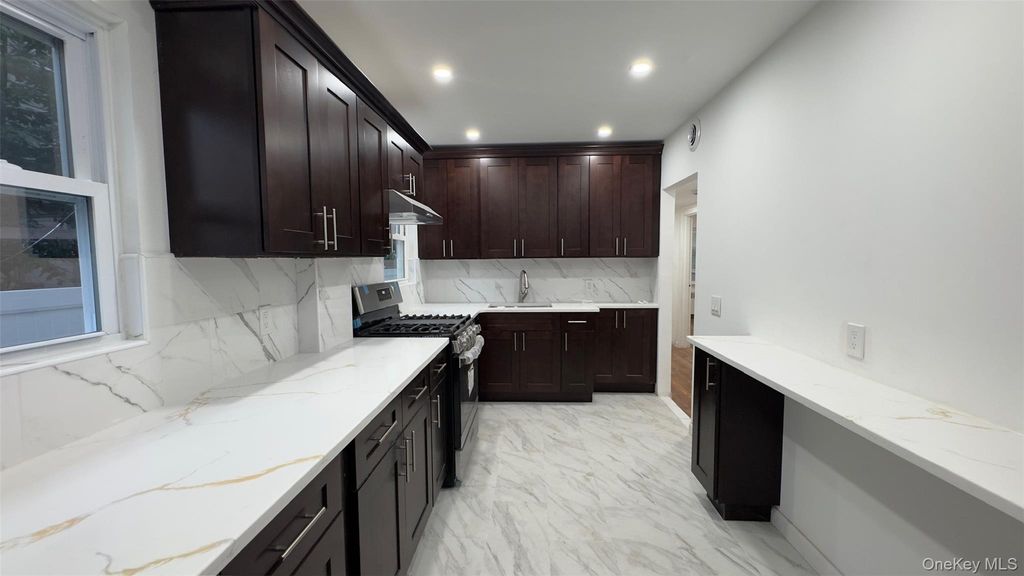 142 Green Street, Valley Stream, NY 11580 — photo 3
