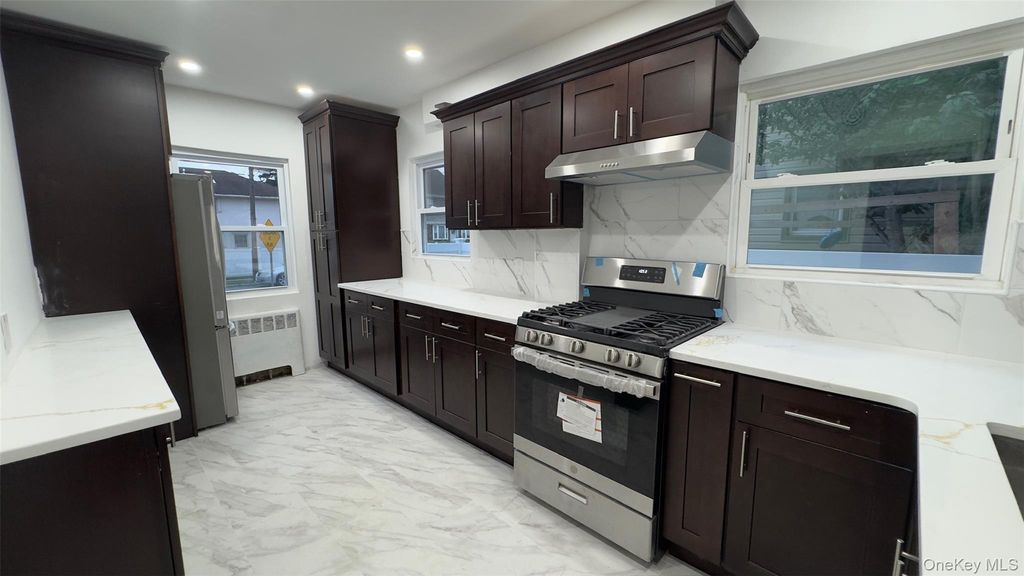 142 Green Street, Valley Stream, NY 11580 — photo 4