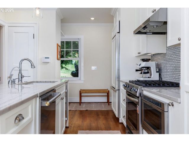 3515 Sw COUNCIL CREST Dr, Portland, OR 97239