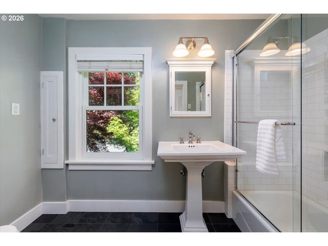 3515 Sw COUNCIL CREST Dr, Portland, OR 97239