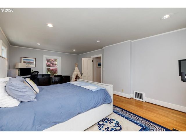3515 Sw COUNCIL CREST Dr, Portland, OR 97239