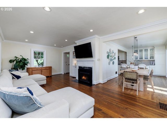 3515 Sw COUNCIL CREST Dr, Portland, OR 97239