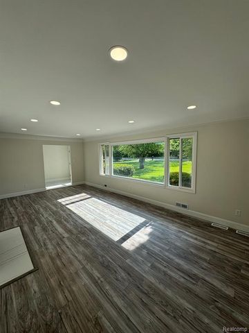 28670 Inkster Road, Southfield, MI 48034