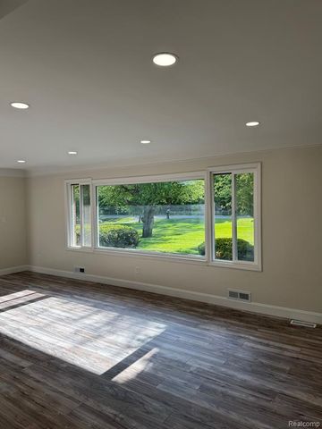 28670 Inkster Road, Southfield, MI 48034