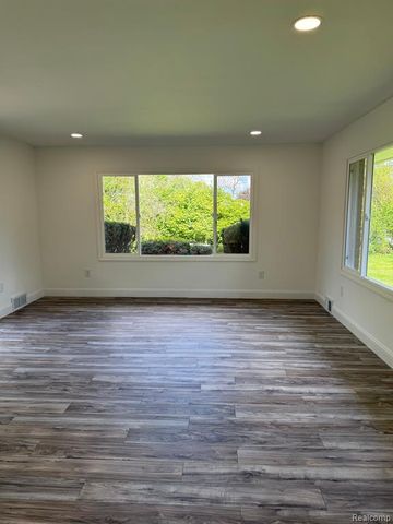 28670 Inkster Road, Southfield, MI 48034