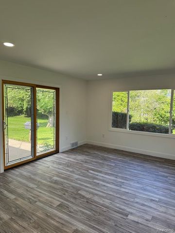 28670 Inkster Road, Southfield, MI 48034