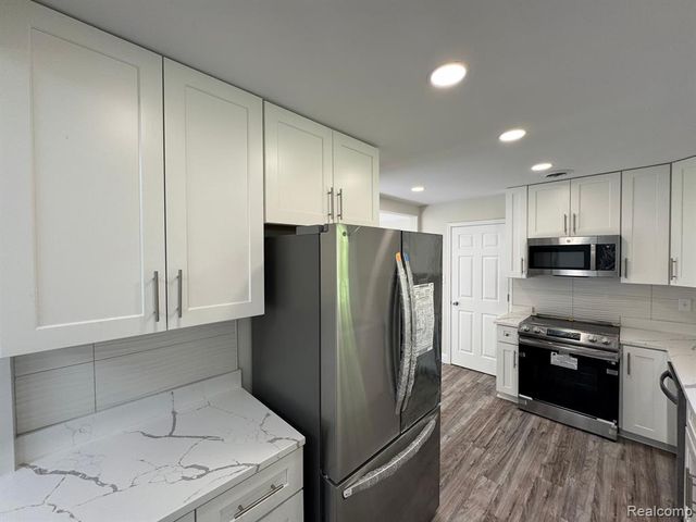 28670 Inkster Road, Southfield, MI 48034