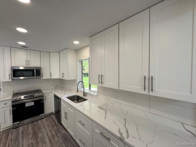 28670 Inkster Road, Southfield, MI 48034