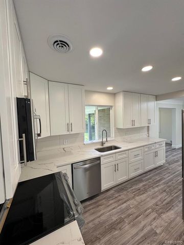 28670 Inkster Road, Southfield, MI 48034