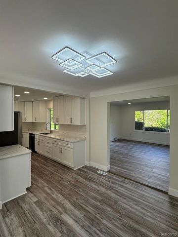 28670 Inkster Road, Southfield, MI 48034