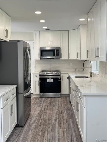 28670 Inkster Road, Southfield, MI 48034