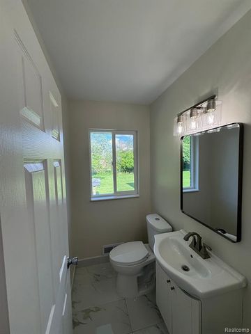 28670 Inkster Road, Southfield, MI 48034