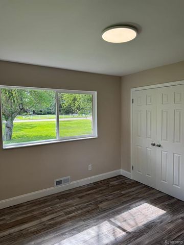 28670 Inkster Road, Southfield, MI 48034