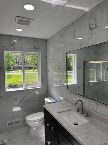 28670 Inkster Road, Southfield, MI 48034