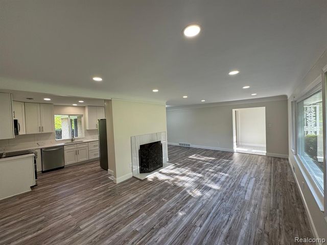 28670 Inkster Road, Southfield, MI 48034