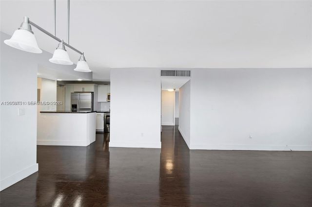 2016 Bay Dr 304, Miami Beach, FL 33141
