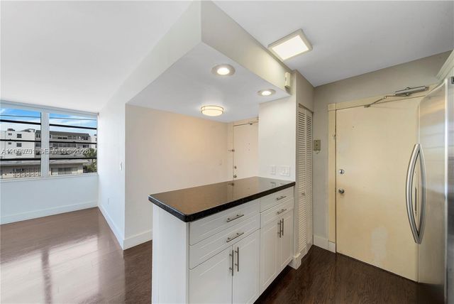 2016 Bay Dr 304, Miami Beach, FL 33141