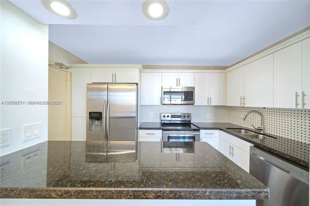 2016 Bay Dr 304, Miami Beach, FL 33141
