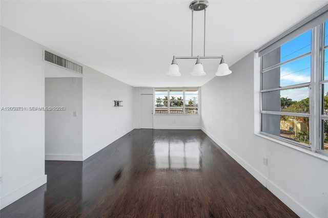 2016 Bay Dr 304, Miami Beach, FL 33141