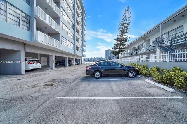 2016 Bay Dr 304, Miami Beach, FL 33141