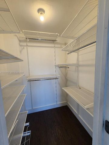 2016 Bay Dr 304, Miami Beach, FL 33141