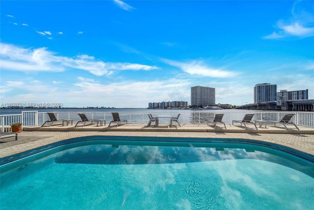 2016 Bay Dr 304, Miami Beach, FL 33141
