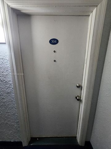 2016 Bay Dr 304, Miami Beach, FL 33141