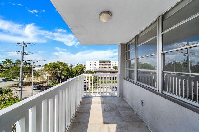 2016 Bay Dr 304, Miami Beach, FL 33141
