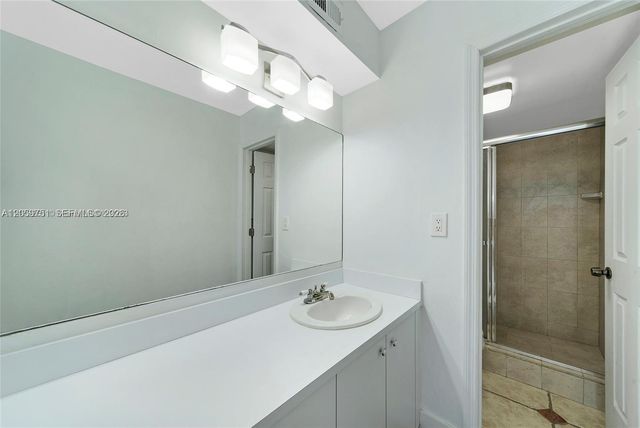 2016 Bay Dr 304, Miami Beach, FL 33141