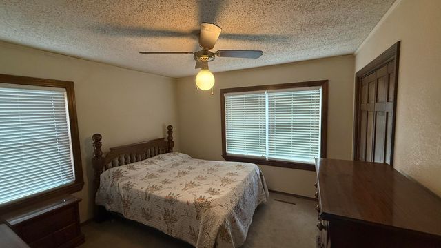 1916 C St NE, Miami, OK 74354