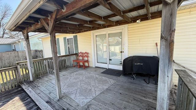 1916 C St NE, Miami, OK 74354