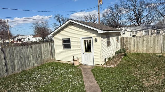 1916 C St NE, Miami, OK 74354