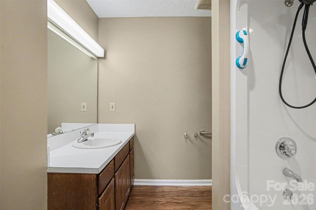 1742 NE 12th Street, Hickory, NC 28601