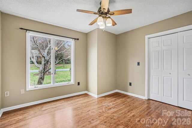 1742 NE 12th Street, Hickory, NC 28601