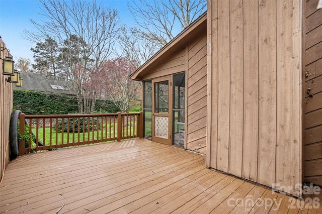 1742 NE 12th Street, Hickory, NC 28601