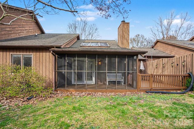1742 NE 12th Street, Hickory, NC 28601