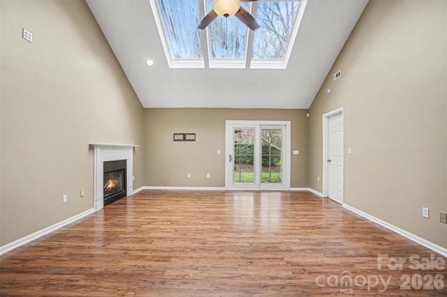 1742 NE 12th Street, Hickory, NC 28601