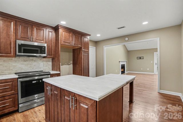 1742 NE 12th Street, Hickory, NC 28601
