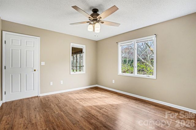 1742 NE 12th Street, Hickory, NC 28601
