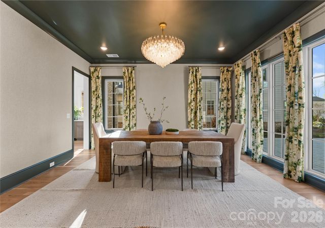 154 N Canterbury Road, Charlotte, NC 28211